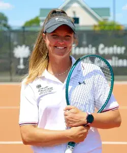 Julia Beynor Headshot