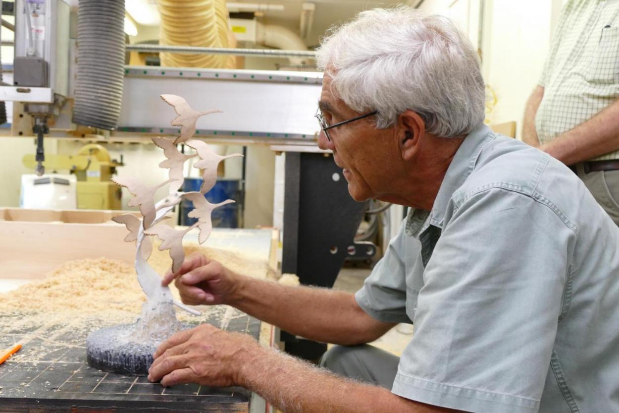 Grainger McKoy displays first model of new Swan Lake Iris Gardens Sculpture