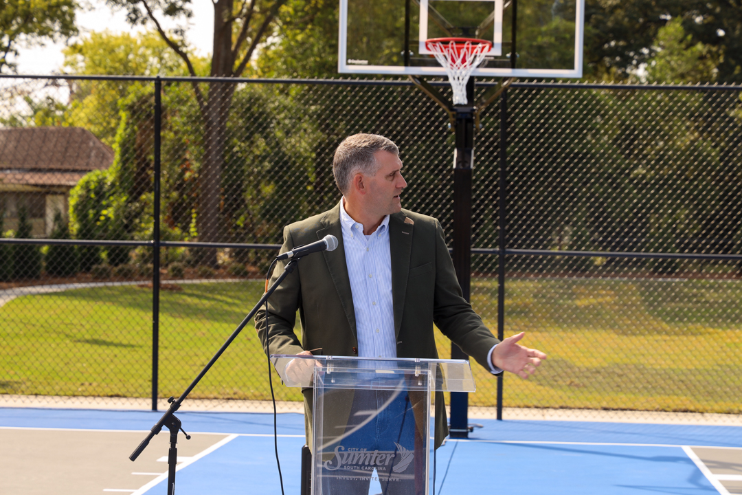 Mayor David Merchant addresses the crowd.